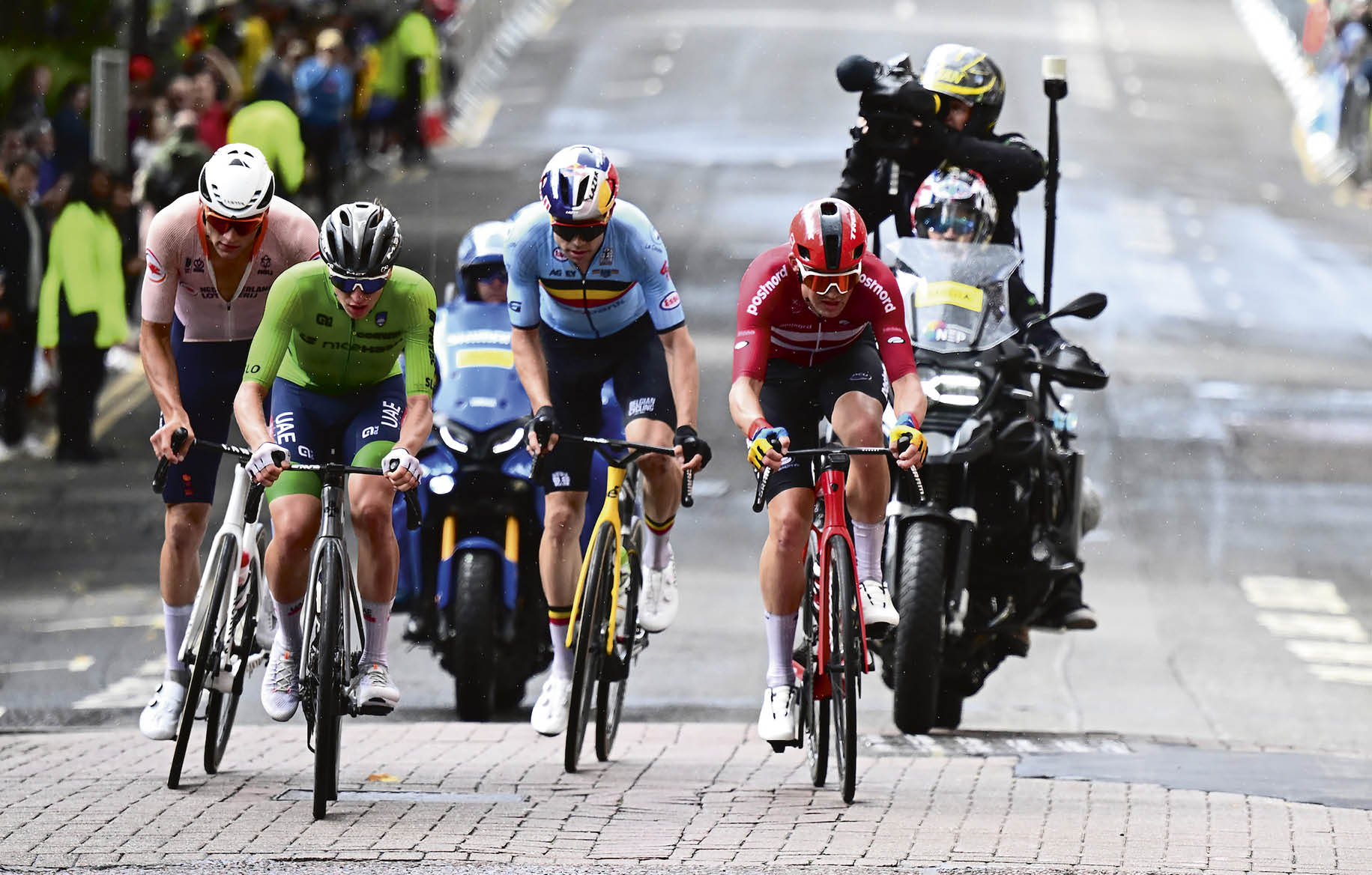 Picture by Pauline Ballet/SWpix.com - 06/08/2023 - 2023 UCI Cycling World Championships, Men's Elite Road Race, Edinburgh to Glasgow, Scotland - Slovenia's Tadej Pogacar leads the chasing group followed by Belgium's Wout van Aert, Denmark's Mads Pederesen & the Netherland's Mathieu van der Poel.